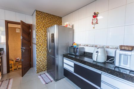 Casa à venda com 320m², 4 quartos e 6 vagasCozinha