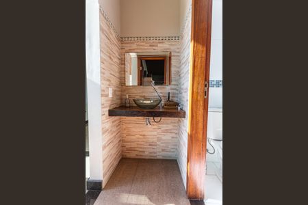 Casa à venda com 320m², 4 quartos e 6 vagasBanheiro Social 2 no 2° Andar