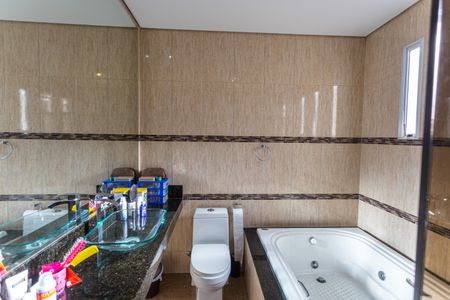 Casa à venda com 320m², 4 quartos e 6 vagasBanheiro da Suíte