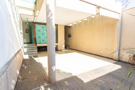 Casa à venda com 320m², 4 quartos e 6 vagasGaragem