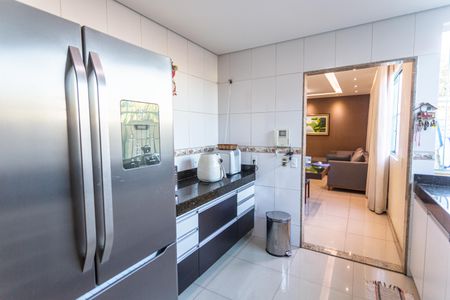 Casa à venda com 320m², 4 quartos e 6 vagasCozinha