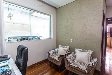 Casa à venda com 320m², 4 quartos e 6 vagasSala 2