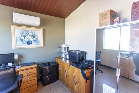 Casa à venda com 320m², 4 quartos e 6 vagasQuarto 4 no 2° Andar