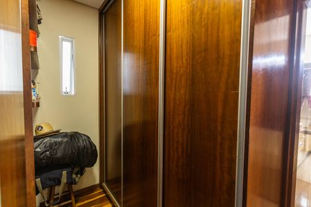 Casa à venda com 320m², 4 quartos e 6 vagasCloset da Suíte