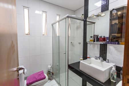Casa à venda com 320m², 4 quartos e 6 vagasBanheiro Social 1