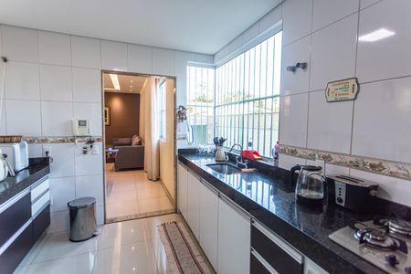 Casa à venda com 320m², 4 quartos e 6 vagasCozinha