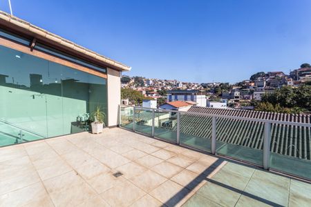 Casa à venda com 320m², 4 quartos e 6 vagasVaranda no 2° Andar