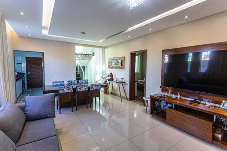 Casa à venda com 320m², 4 quartos e 6 vagasSala 1