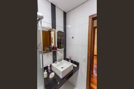 Casa à venda com 320m², 4 quartos e 6 vagasBanheiro Social 1