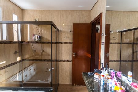 Casa à venda com 320m², 4 quartos e 6 vagasBanheiro da Suíte