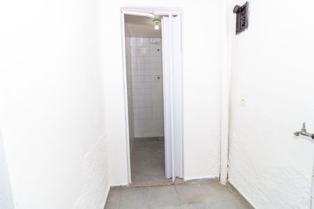 Banheiro de casa para alugar com 1 quarto, 25m² em Vila Anglo Brasileira, São Paulo