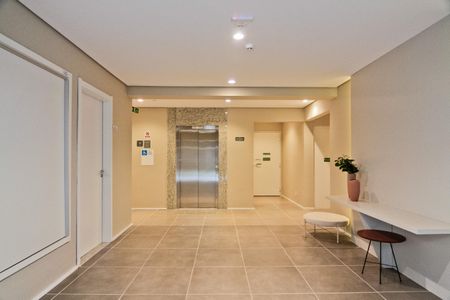 Apartamento para alugar com 38m², 1 quarto e sem vaga Apartamento para alugar com 38m², 1 quarto e sem vagaHall