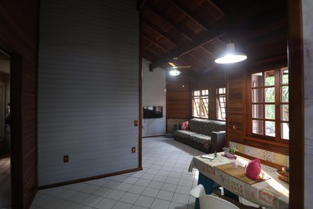 Casa à venda com 102m², 2 quartos e 1 vagaSala