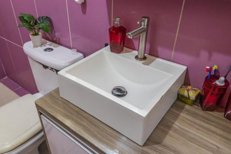 Casa à venda com 179m², 3 quartos e 2 vagas Casa à venda com 179m², 3 quartos e 2 vagasBanheiro Social