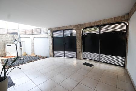 Casa à venda com 300m², 3 quartos e 3 vagasGaragem