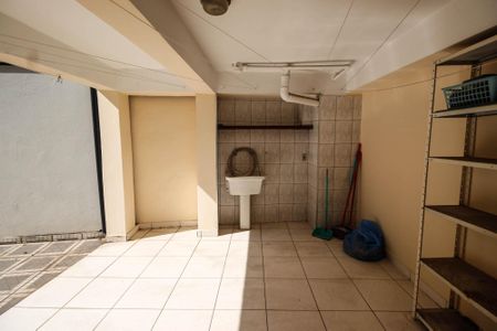 Casa à venda com 300m², 3 quartos e 3 vagasÁrea de serviço 2