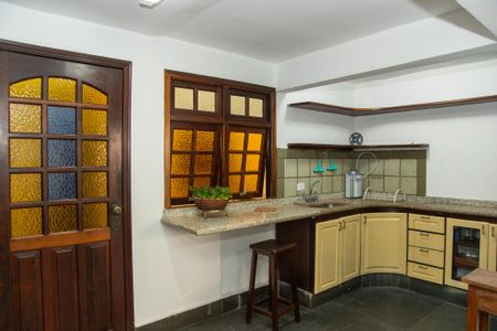 Casa à venda com 191m², 2 quartos e 2 vagasCozinha