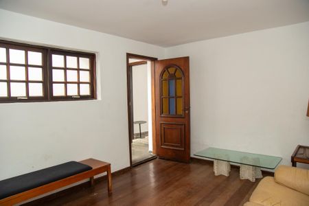 Casa à venda com 191m², 2 quartos e 2 vagasSala