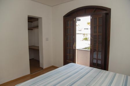 Casa à venda com 191m², 2 quartos e 2 vagasQuarto Suíte