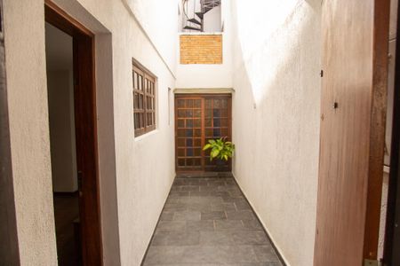 Casa à venda com 191m², 2 quartos e 2 vagasCorredor