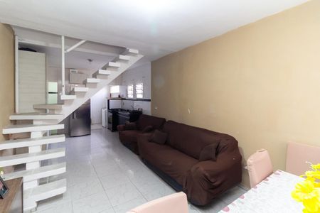 Casa à venda com 80m², 2 quartos e 1 vaga Casa à venda com 80m², 2 quartos e 1 vagaSala