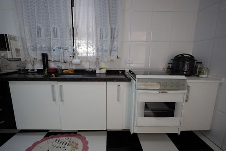 Casa à venda com 154m², 2 quartos e 4 vagas Casa à venda com 154m², 2 quartos e 4 vagasCozinha