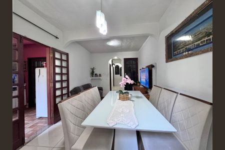 Casa à venda com 215m², 4 quartos e sem vagaSala