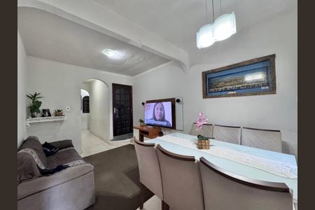 Casa à venda com 215m², 4 quartos e sem vagaSala