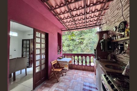 Casa à venda com 215m², 4 quartos e sem vagaVaranda