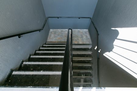 Apartamento para alugar com 49m², 2 quartos e sem vaga Apartamento para alugar com 49m², 2 quartos e sem vagaEscada