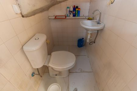 Casa à venda com 220m², 2 quartos e 4 vagasCasa 2 - Banheiro