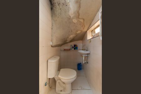 Casa à venda com 220m², 2 quartos e 4 vagasCasa 2 - Banheiro