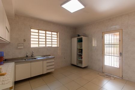 Casa à venda com 220m², 2 quartos e 4 vagasCozinha