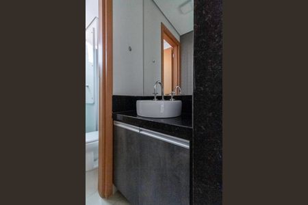 Apartamento à venda com 76m², 2 quartos e 2 vagasBanheiro social