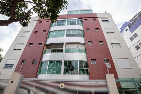 Apartamento à venda com 76m², 2 quartos e 2 vagasFachada