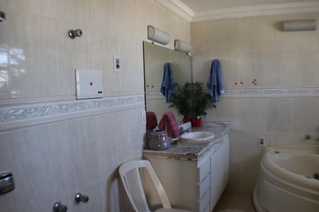 Apartamento à venda com 128m², 3 quartos e 2 vagas Apartamento à venda com 128m², 3 quartos e 2 vagasBanheiro da Suíte