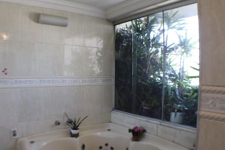 Apartamento à venda com 128m², 3 quartos e 2 vagas Apartamento à venda com 128m², 3 quartos e 2 vagasBanheiro da Suíte