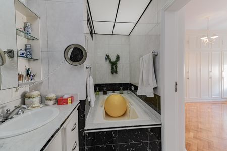 Apartamento à venda com 270m², 5 quartos e 1 vagaBanheiro da Suíte