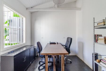 Casa para alugar com 130m², 2 quartos e sem vagaEscritório