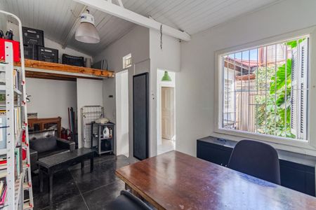 Casa para alugar com 130m², 2 quartos e sem vagaEscritório