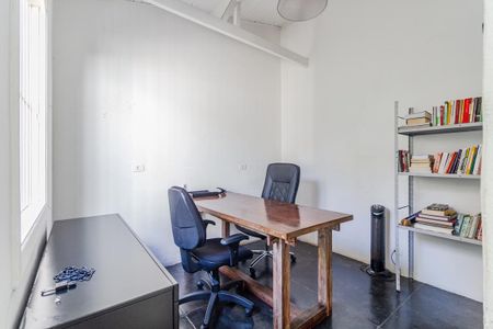 Casa para alugar com 130m², 2 quartos e sem vagaEscritório