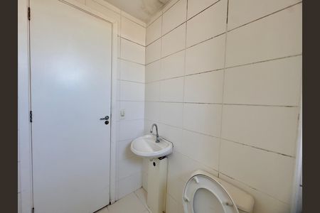 Banheiro social de apartamento para alugar com 3 quartos, 70m² em Vila Leonor, Guarulhos