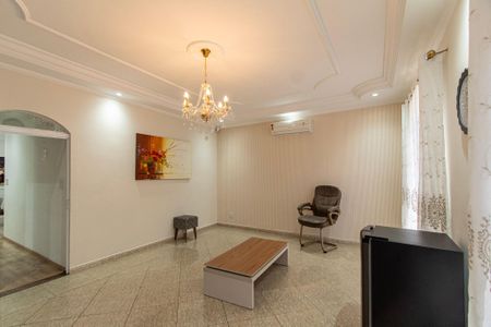 Casa para alugar com 243m², 4 quartos e 5 vagasSala