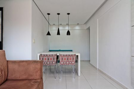Apartamento para alugar com 74m², 2 quartos e 1 vaga Apartamento para alugar com 74m², 2 quartos e 1 vagaSala