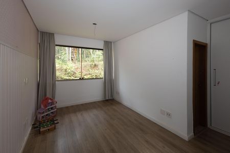 Casa à venda com 500m², 3 quartos e 6 vagasSuíte 2