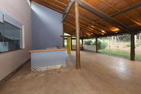 Casa à venda com 500m², 3 quartos e 6 vagasSalão