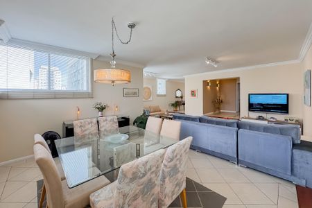 Apartamento para alugar com 200m², 3 quartos e 1 vaga Apartamento para alugar com 200m², 3 quartos e 1 vagaSala