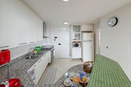 Apartamento para alugar com 200m², 3 quartos e 1 vaga Apartamento para alugar com 200m², 3 quartos e 1 vagaCozinha