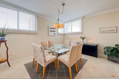 Apartamento para alugar com 200m², 3 quartos e 1 vaga Apartamento para alugar com 200m², 3 quartos e 1 vagaSala