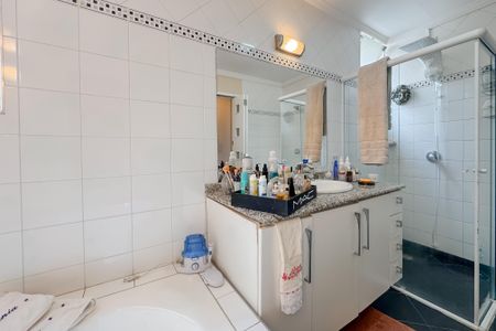 Apartamento para alugar com 200m², 3 quartos e 1 vaga Apartamento para alugar com 200m², 3 quartos e 1 vagaBanheiro da Suíte 3